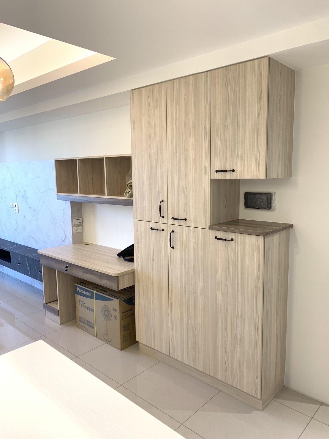 多功能系統櫃與書桌整合